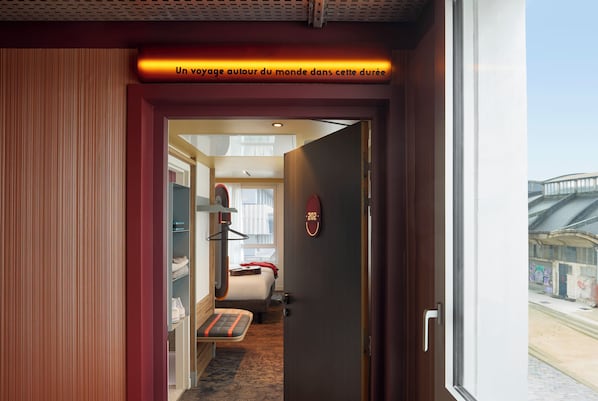 Premium bedding, individually decorated, individually furnished - You Hotel Amiens - Handwritten Collection (Amiens)