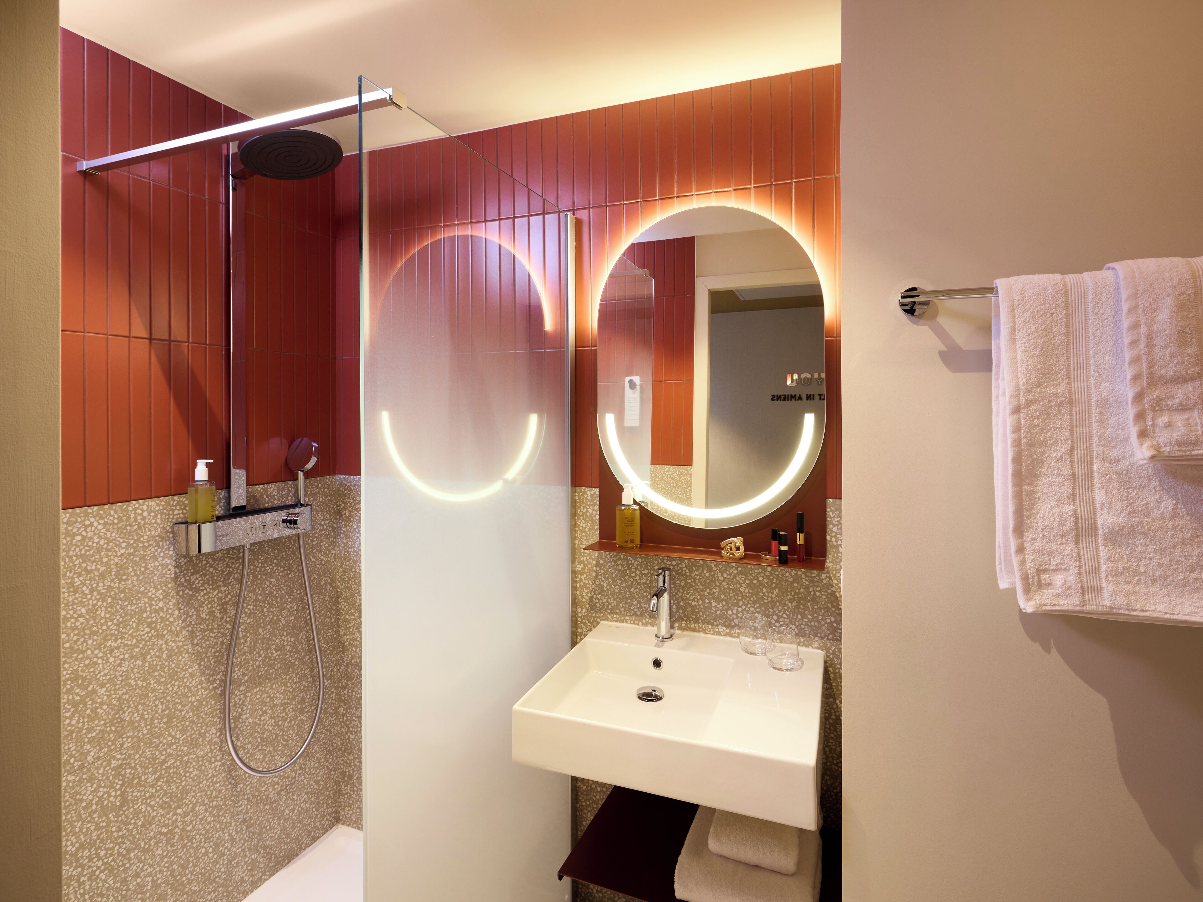 Superior Room, 1 Queen Bed | Bathroom | Hair dryer, towels, soap, shampoo