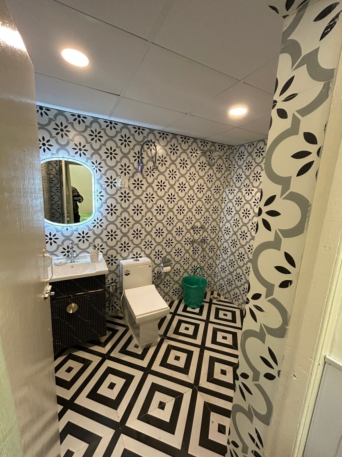 Shower, towels, soap, shampoo