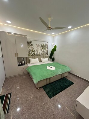 Rollaway beds, free WiFi, bed sheets - High Sky In (Greater Noida)
