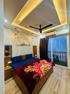 Rollaway beds, free WiFi, bed sheets - High Sky In (Greater Noida)