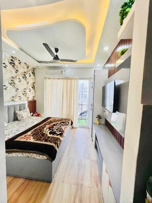 Rollaway beds, free WiFi, bed sheets - High Sky In (Greater Noida)