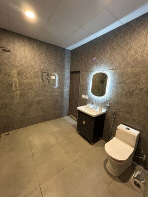 تجهيزات دش، مناشف، صابون، شامبو