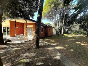 Outdoor dining - VILLA NORTH 117B - A1 5+1 - B01179 (Bibione Pineda)