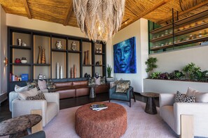 Lounge - Mantis Hiddn In Addo (Gqebergha)