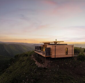 Exterior - Mantis Hiddn In Addo (Gqebergha)