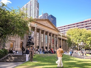 In-room safe, laptop workspace, blackout curtains, iron/ironing board - Mercure Melbourne La Trobe Street (WEST MELBOURNE)