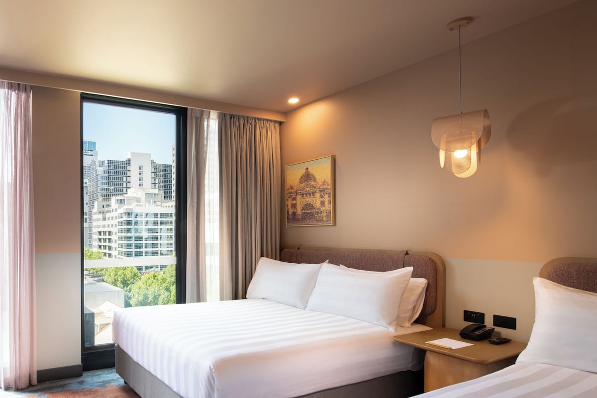 Phòng Superior, 2 giường đôi, quang cảnh thành phố | Két bảo mật tại phòng, khu vực làm việc phù hợp cho laptop