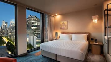 Superior-værelse - 1 kingsize-seng - byudsigt | Pengeskab på værelset, arbejdsområde til bærbare computere