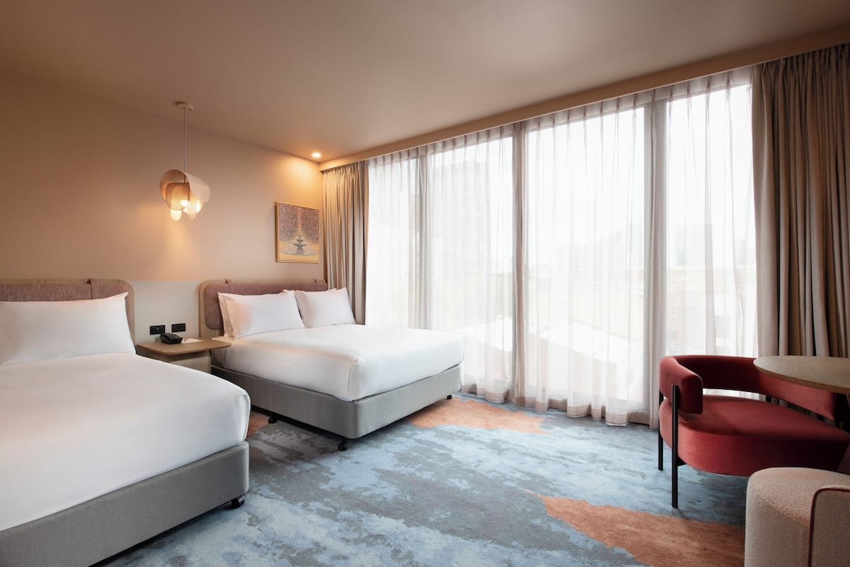 Phòng Tiêu chuẩn, 2 giường đôi | Két bảo mật tại phòng, khu vực làm việc phù hợp cho laptop