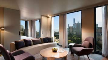 In-room safe, laptop workspace, blackout drapes, iron/ironing board