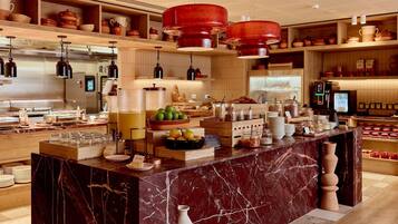 Desayuno buffet todos los días (con cargo)