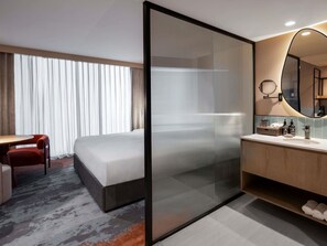 In-room safe, laptop workspace, blackout curtains, iron/ironing board - Mercure Melbourne La Trobe Street (WEST MELBOURNE)