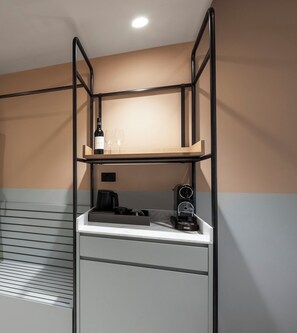 Caja fuerte, espacio para trabajar con un portátil, cortinas opacas