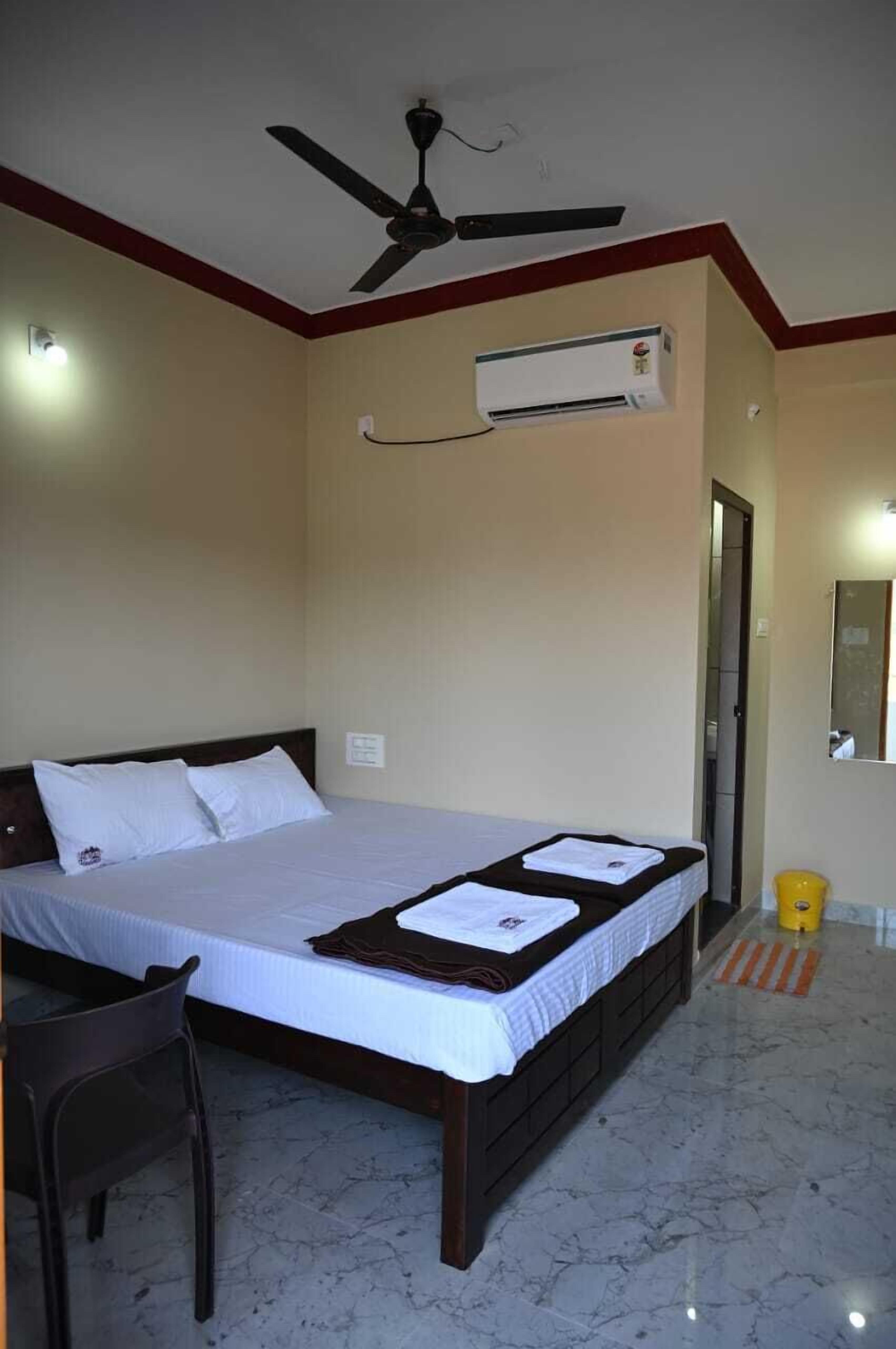 Quarto casal | Escrivaninha, espaço de trabalho para notebook, Wi-Fi de cortesia