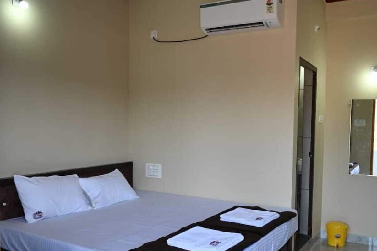 Quarto casal | Escrivaninha, espaço de trabalho para notebook, Wi-Fi de cortesia