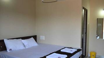 Quarto casal | Escrivaninha, espaço de trabalho para notebook, Wi-Fi de cortesia