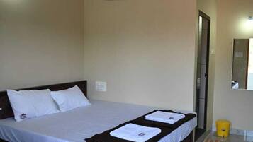 Double Room | Desk, laptop workspace, free WiFi