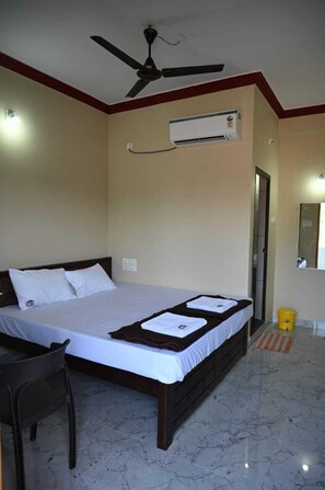 Double Room | Desk, laptop workspace, free WiFi - Highway Heaven (Bhatkal)