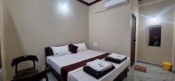 Habitación doble | Escritorio, espacio para trabajar con un portátil, wifi gratis