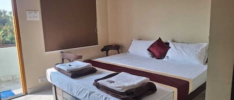 Deluxe Room | Desk, laptop workspace, free WiFi