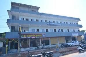 Front of property - Highway Heaven (Murdeshwar)