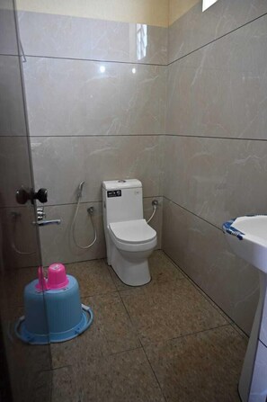 Quarto casal | Banheiro | Chuveiro, produtos de toalete grátis