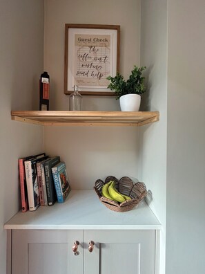 Interior - Chic Seaside Escape - Steps to Viking Bay & Town (Broadstairs)
