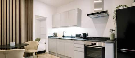 Studio, 1 Double Bed | Private kitchen