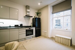 Studio, 1 Double Bed | Private kitchen - Sun St Apartment 4 (Lancaster)