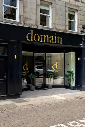 Mặt tiền nơi lưu trú