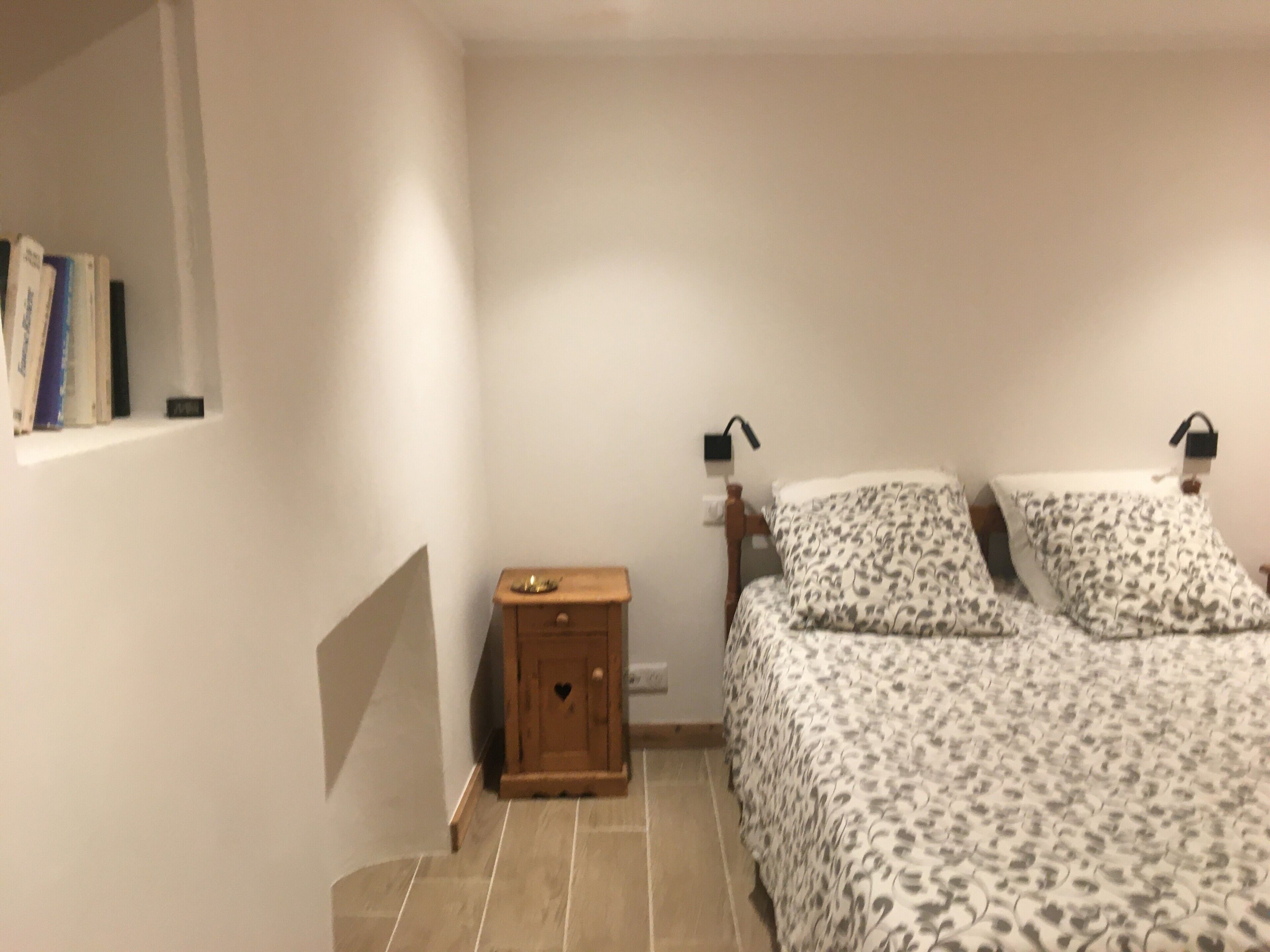 1 habitación, tabla de planchar con plancha, wifi y ropa de cama 
