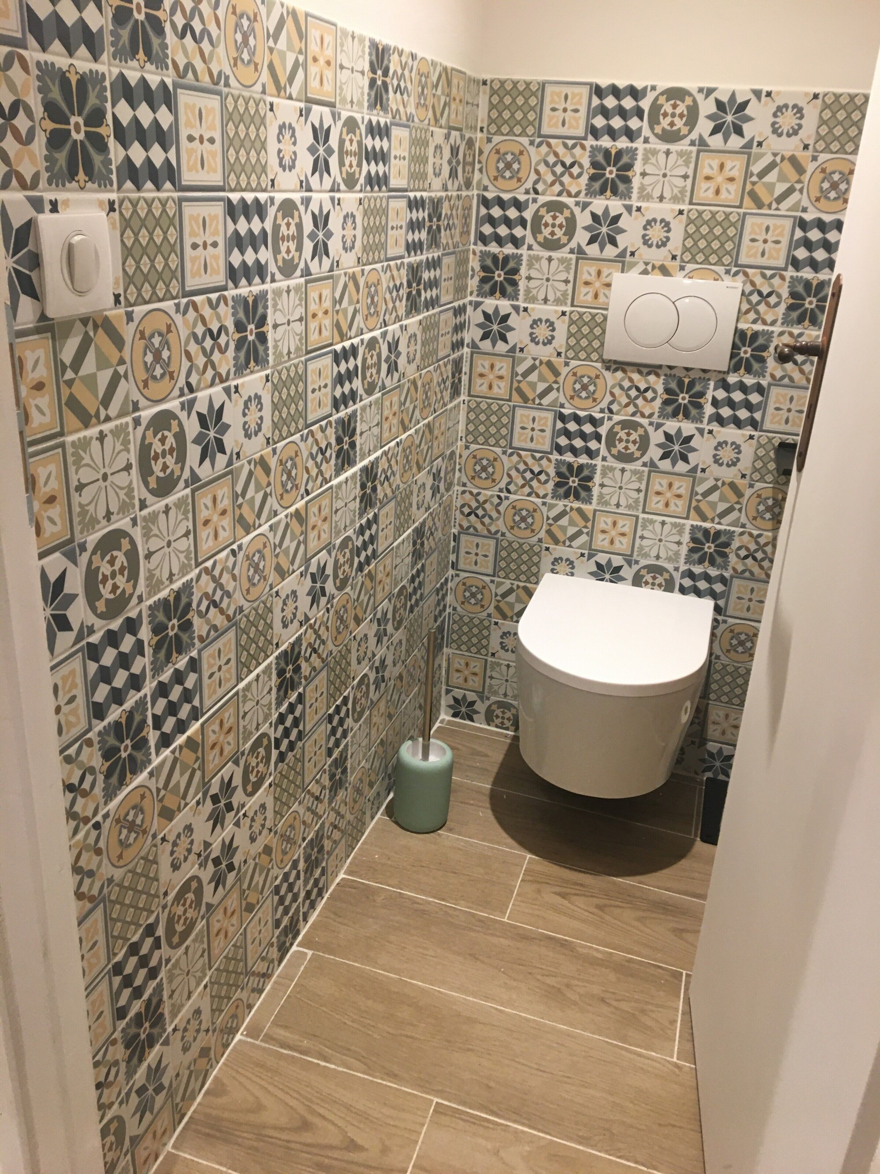 Douche, séchoir à cheveux, serviettes fournies