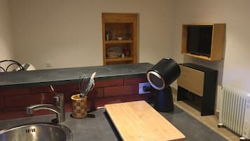 雪櫃、微波爐、焗爐、爐具