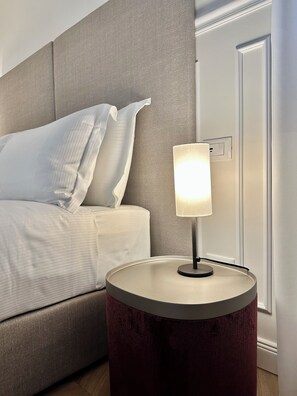 Camera con letto matrimoniale o 2 letti singoli | Una cassaforte in camera, tende oscuranti, Wi-Fi gratuito