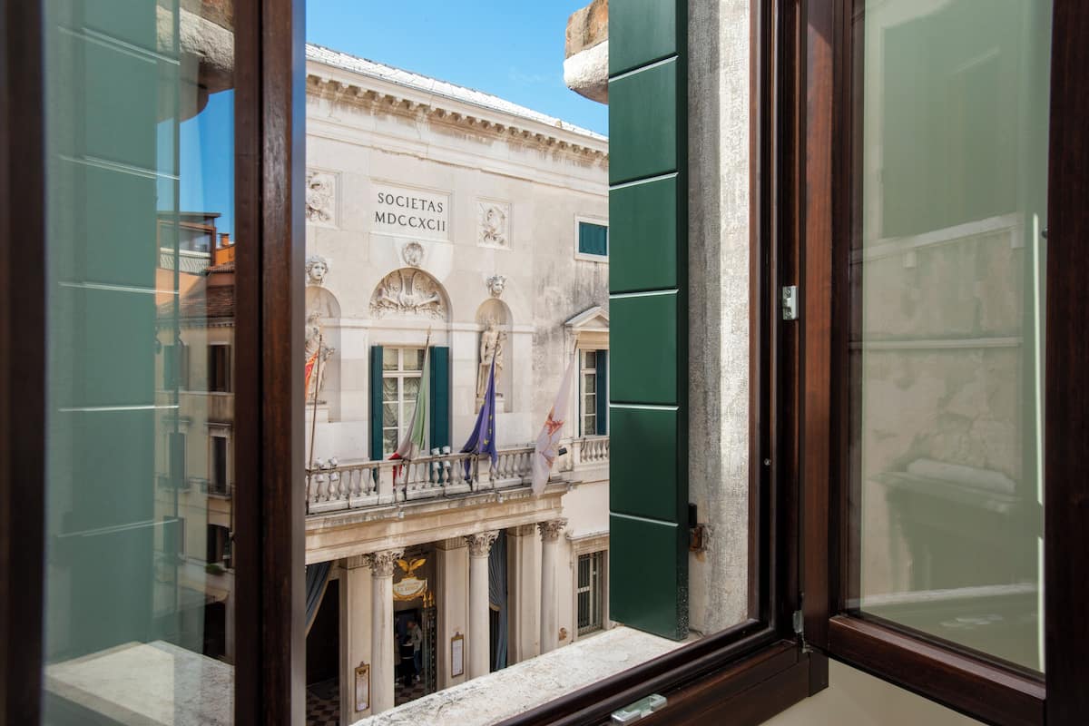 Appartement Panoramique, 2 chambres, terrasse | Coffres-forts dans les chambres, rideaux occultants, Wi-Fi gratuit