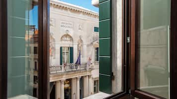 Caja de seguridad en la habitación, cortinas blackout y wifi gratis