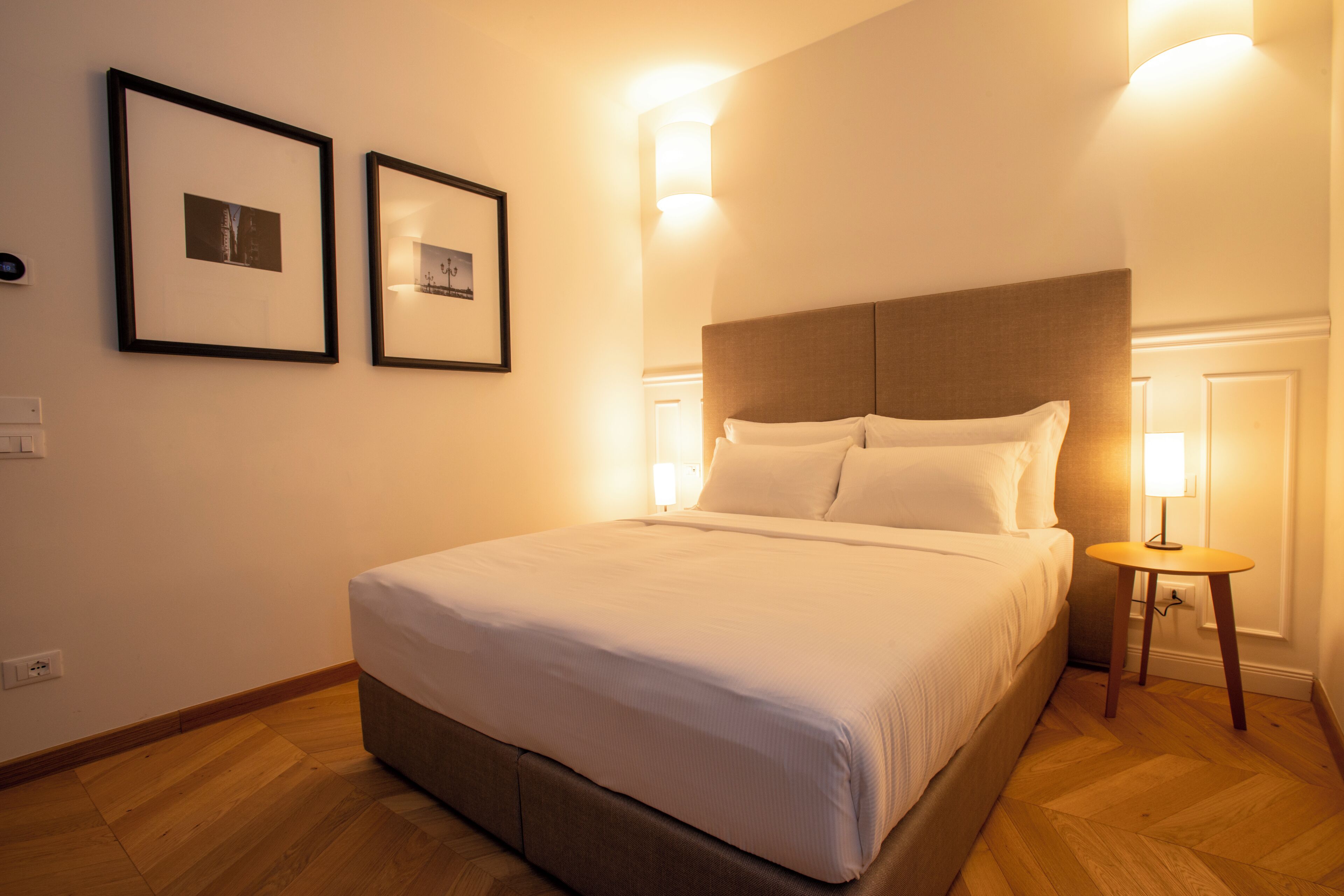 Doppel- oder Zweibettzimmer | Zimmersafe, Verdunkelungsvorhänge, kostenloses WLAN