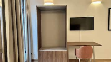 Apartment, 2 Bedrooms | In-room safe, blackout drapes, free WiFi