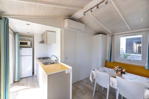 Superior Bungalow | Private kitchen | High chair