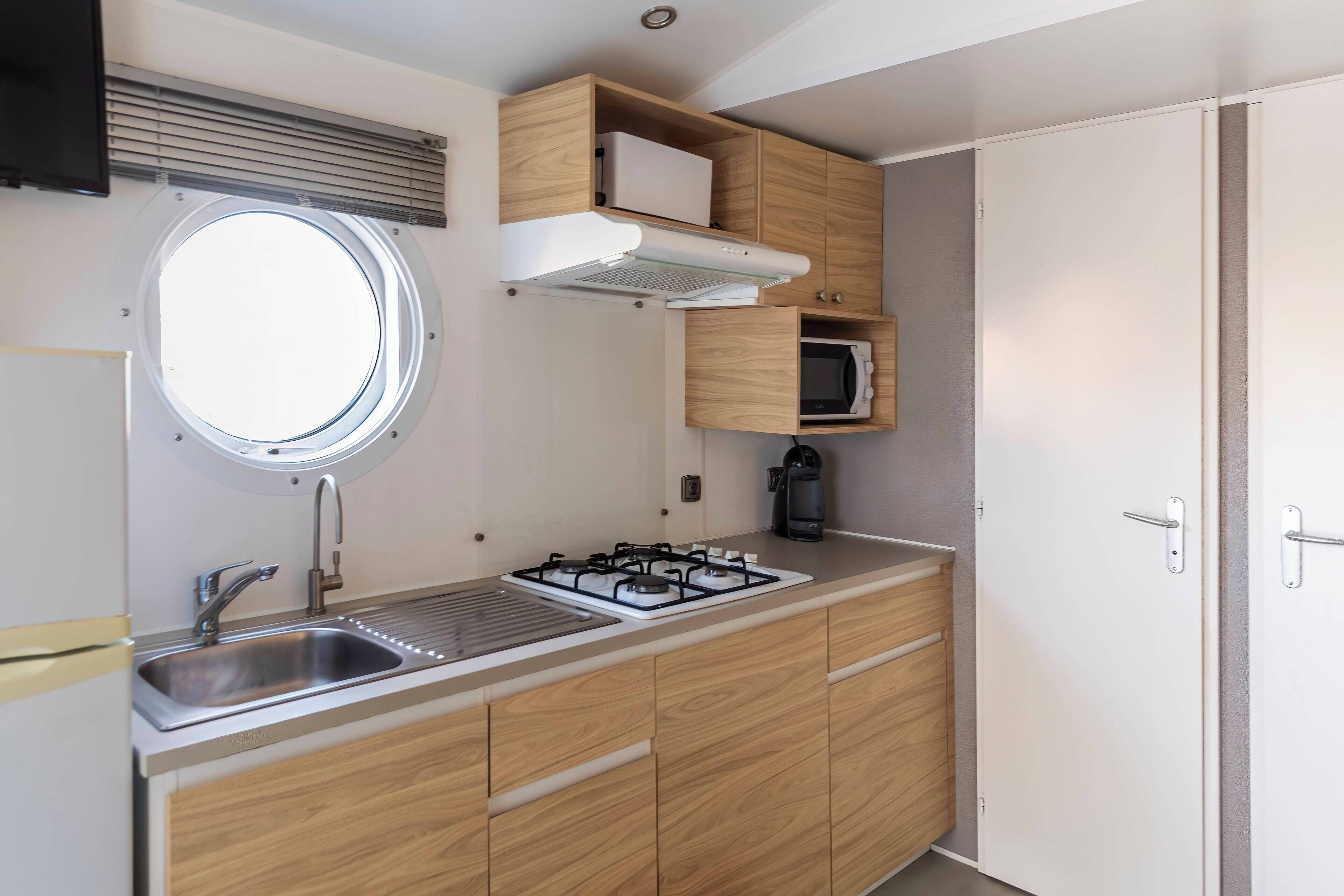 Comfort Bungalow | Private kitchen | Highchair