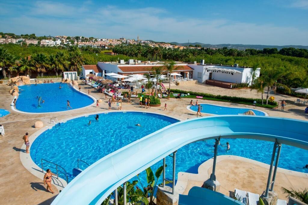 Piscine extérieure (ouverte en saison)