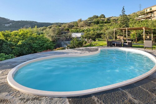Apartment 'Casa Chicken2 -Mare, Monti E Bikers' with Mountain View, Shared Pool and Wi-Fi