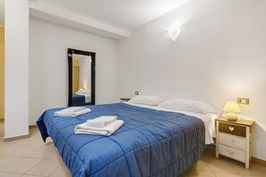 WiFi, bed sheets - Apartment 'Casa Chicken2 -Mare, Monti E Bikers' with Mountain View, Shared Pool and Wi-Fi (Bardino Vecchio)