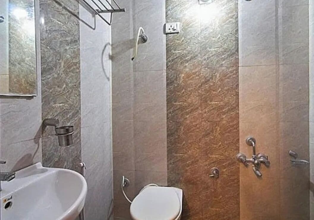 Double Room | Bathroom | Shower, free toiletries, towels, soap