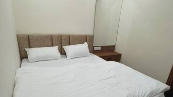 Deluxe Double Room | Desk, laptop workspace, soundproofing, free WiFi