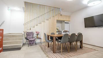 Leilighet – basic | Eget kjøkken | Kjøleskap, mikrobølgeovn, ovn og kokeplater