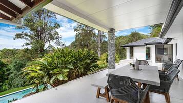 House, 5 Bedrooms, Accessible, Private Pool | Outdoor dining