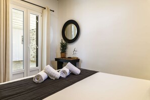 1 bedroom, bed sheets - Aurora Villa 4 (Kalafatis)
