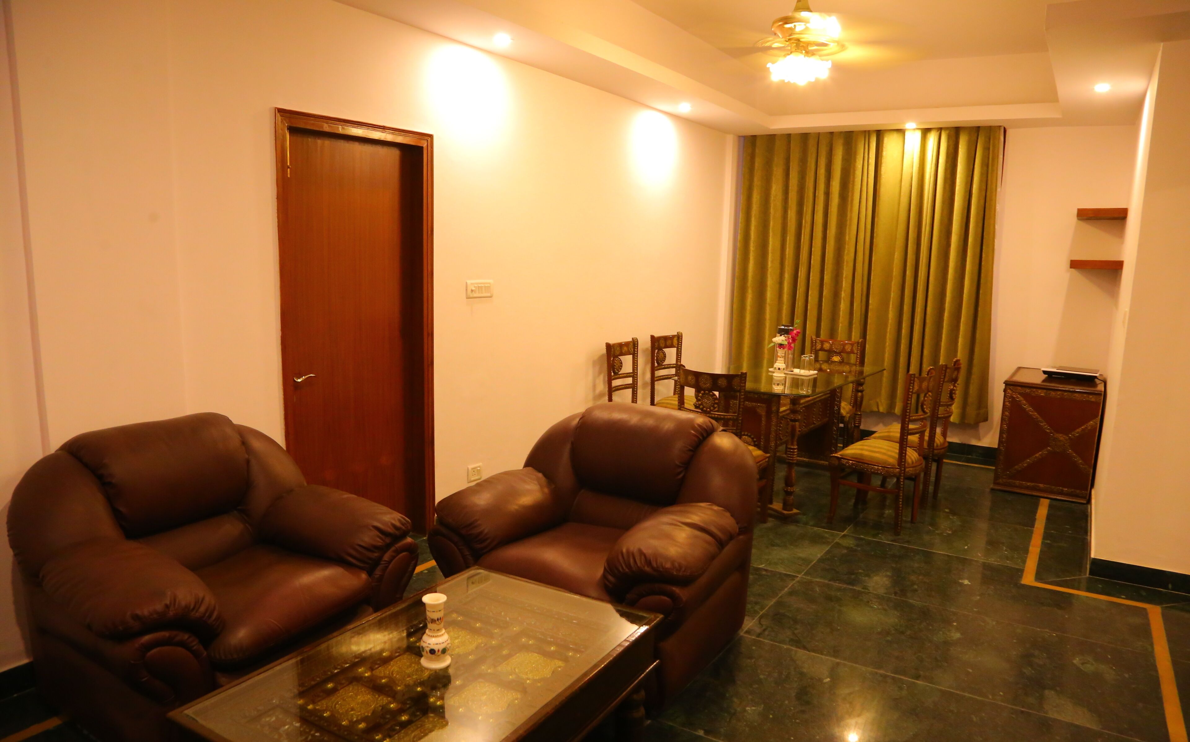 Royal Suite | In-room safe, desk, iron/ironing board, free WiFi